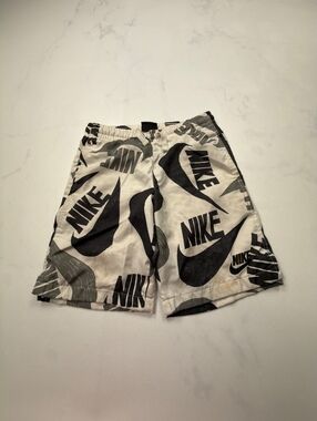 Nike NIKE Athletic Shorts White Black 2000s Streetwear - Mens S